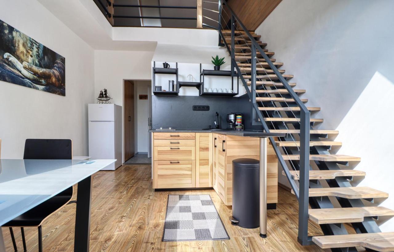 Zenloft Apartman Eger Exteriör bild