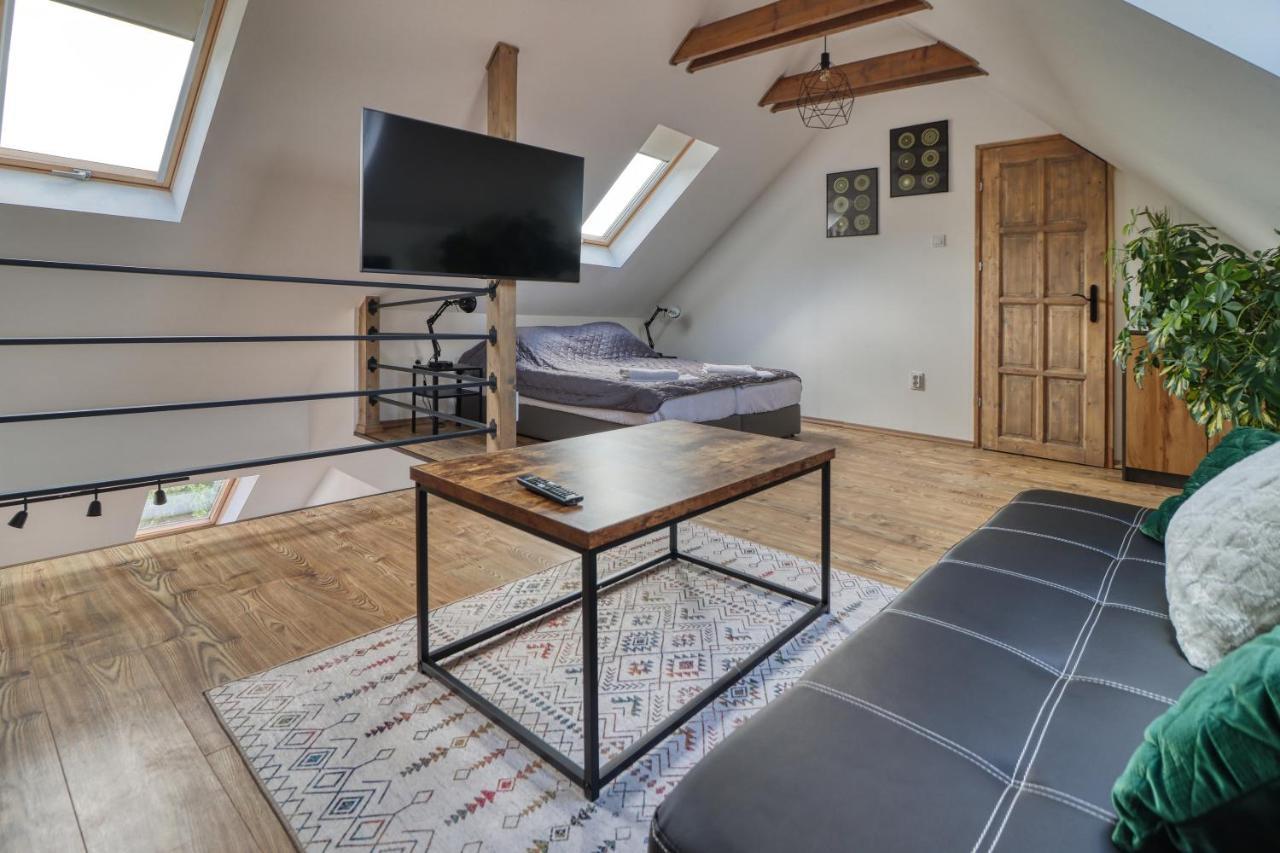 Zenloft Apartman Eger Exteriör bild