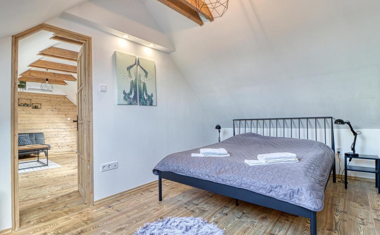 Zenloft Apartman Eger Exteriör bild