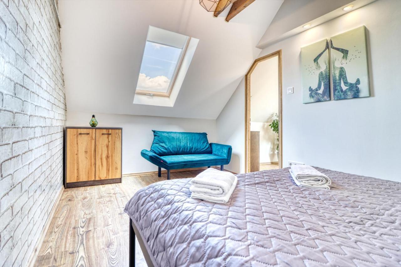 Zenloft Apartman Eger Exteriör bild
