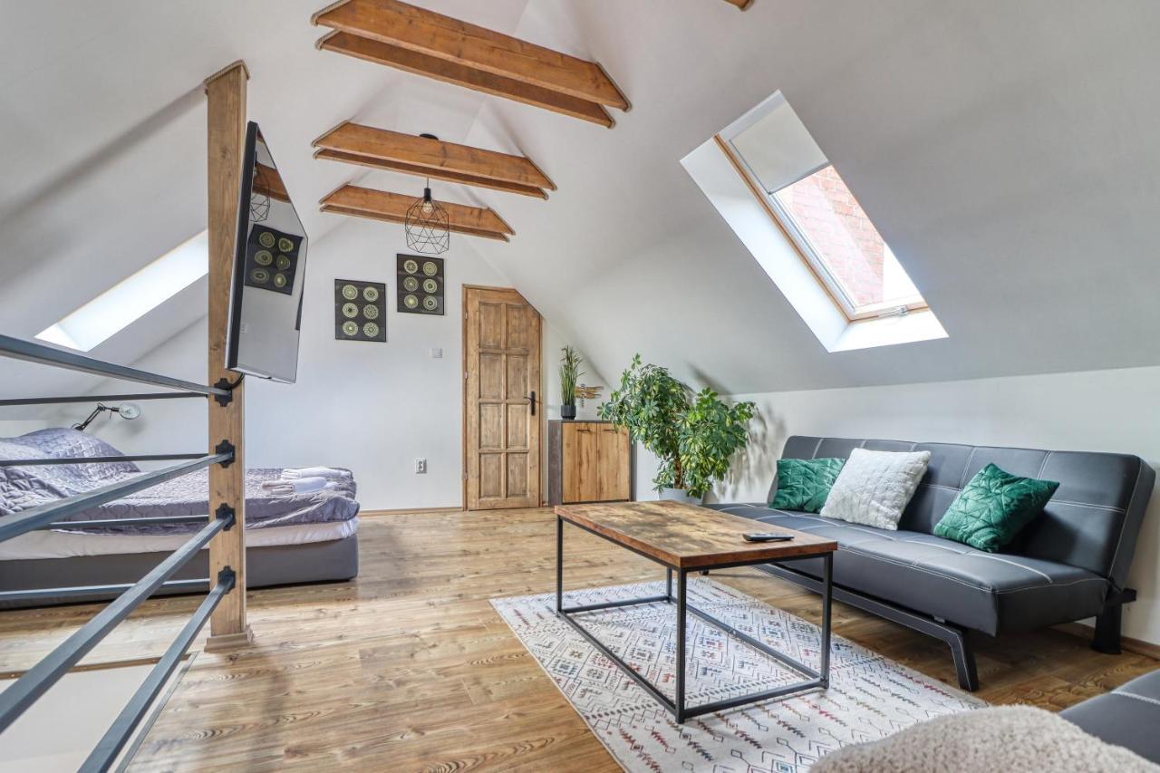 Zenloft Apartman Eger Exteriör bild